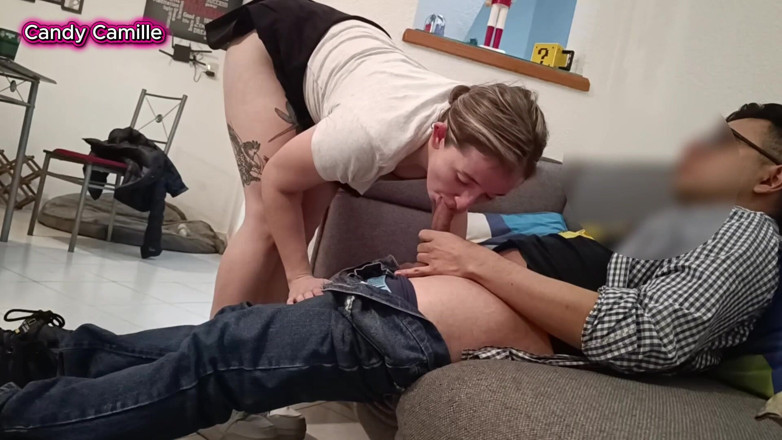 Candy Camille: Manžel sleduje, jak si jeho žena hraje s penisem panny
