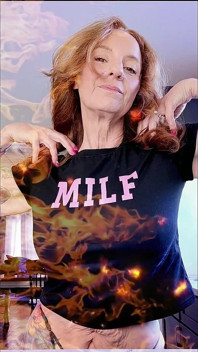 Uită-te la această gilf sexy ia pe cea mai mare neagră mare încă!