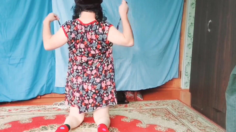 Kitty_Cross: Dolce bellezza trans in piedi sulla porta con wink