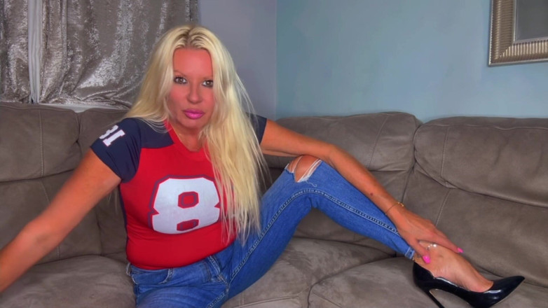Michelle Thornex: Une MILF séduit le meilleur ami de son fils