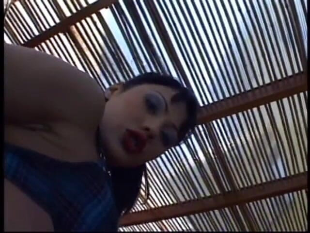 Asian Club: hot kaale baal vaali apne seksi phishnet stoking pahante hue...