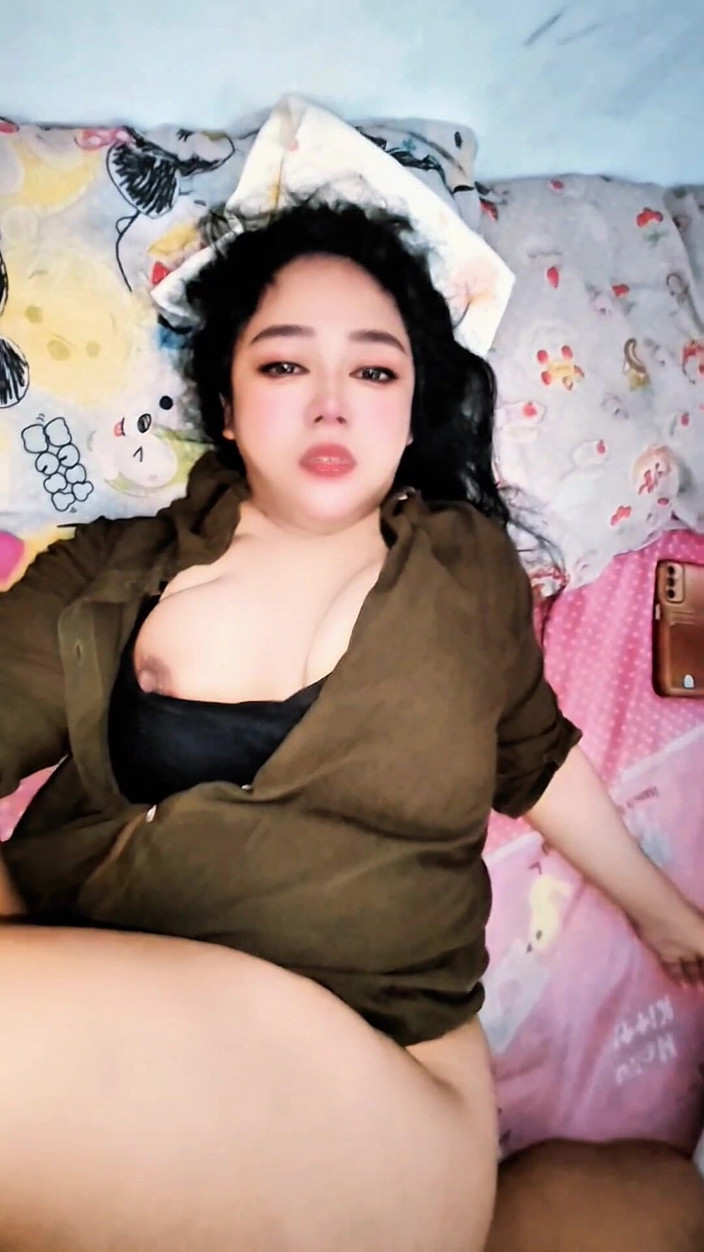 EditEdatEdit: Step-stepmother's Midnight Routine Sex