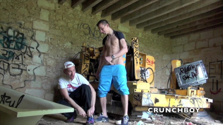 Sneaker gay: Tenisová dominance pro Jesse a Johna venku