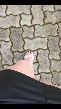 Sandal baru
