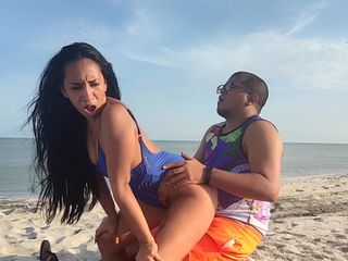 Maruchel Gomez: Mi hermanastro y yo fuimos a la playa