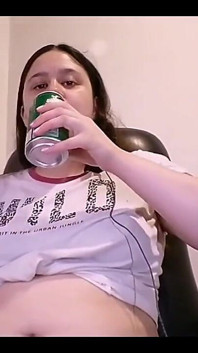 dekho ke roop men main apne pet ko bharne ke lie jaari rakhne ke lie, kuchh masaaledaar phraiz aur soda ke saath! mera pet raundar ho raha hai, hai na? chaahte hain ki main baith jaun