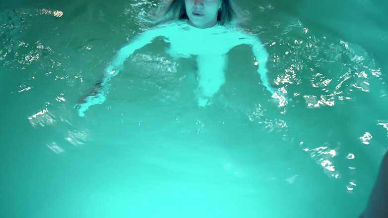 ReplayXXXLady: Stepson Fucked His Stepmom Finding Her Naked in the Pool