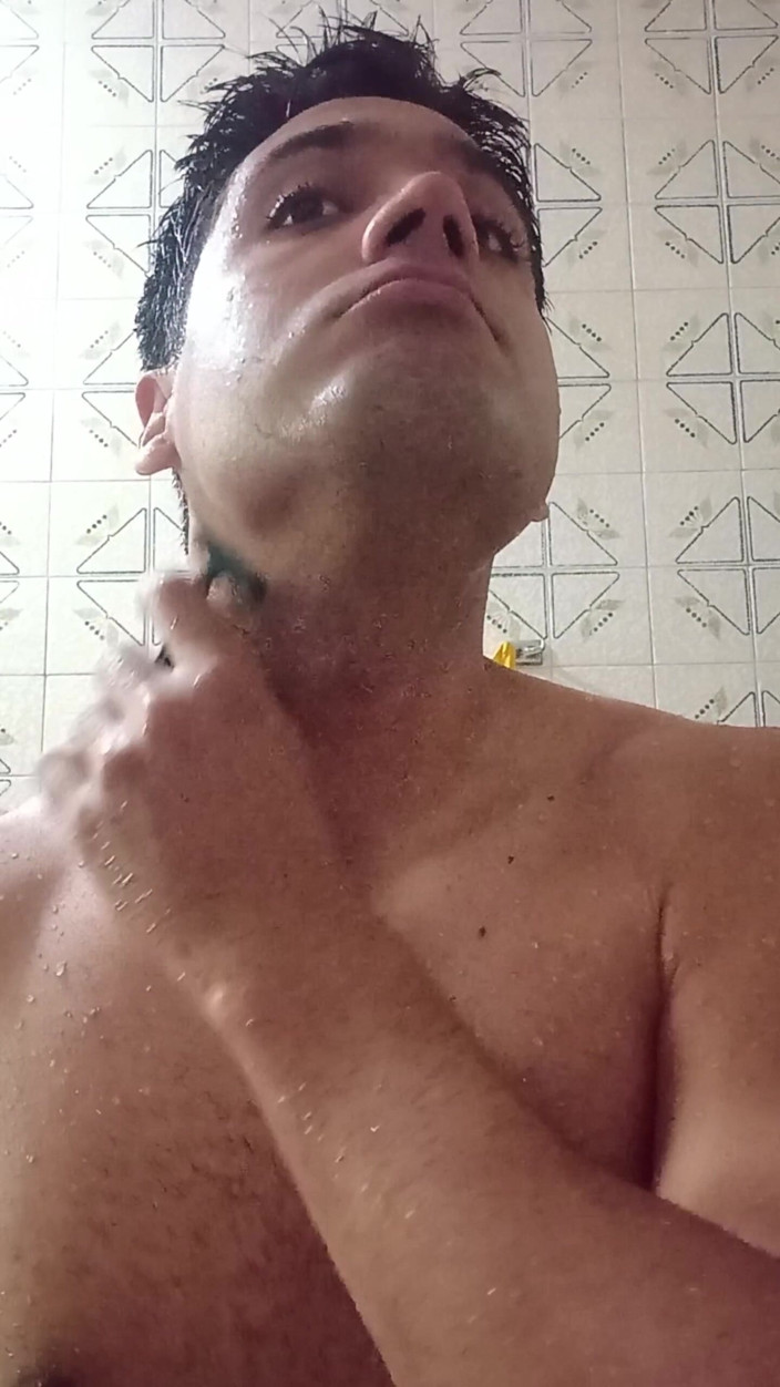 Guss: A Moreno Guy Alone in the Bathroom