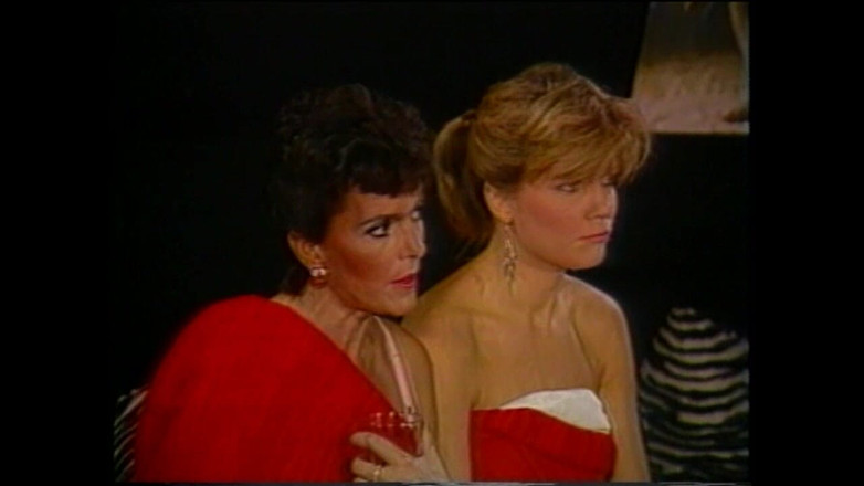 Vintage megastore: 2人のエッチな人が誰かに見られている間にセックスした