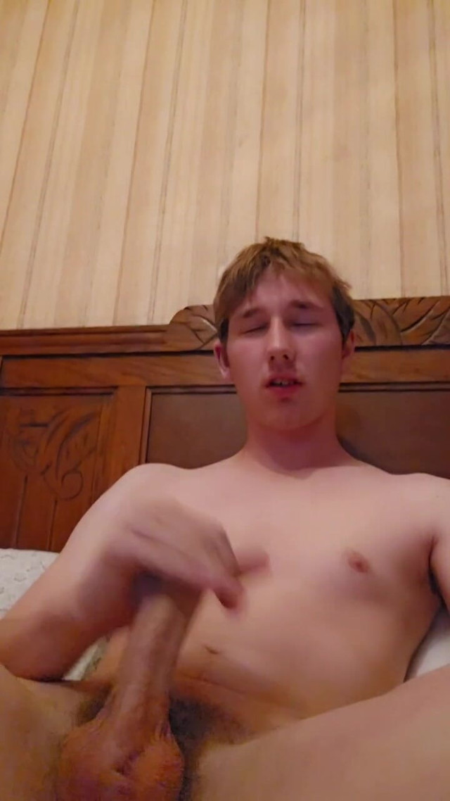The 18 Year Old Guy Jerks off and It Feels Good (Dydy la) The 18 Year Old Guy Jerks off and It Feels Good (Dydy la)
