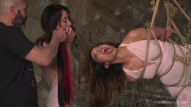 Public Disgrace by Kink: Newbie Penelope diganggur, disebat dan dikongkek