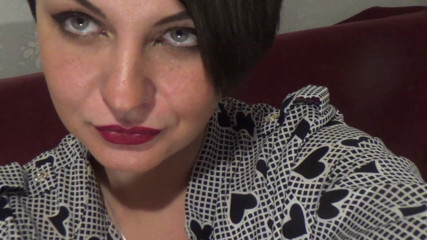Sexy Milf: La secrétaire aux seins, partie 1 (sur la langue russe !!)