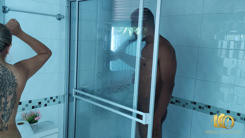 Rioc69: 리오와 마라 사이의 풍부한 인종 간 아침 쇼처럼 아무것도