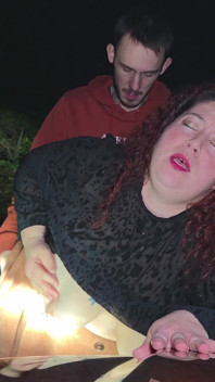 Pelacur Kecil Mendapat Fucked Di Hutan Pada Malam