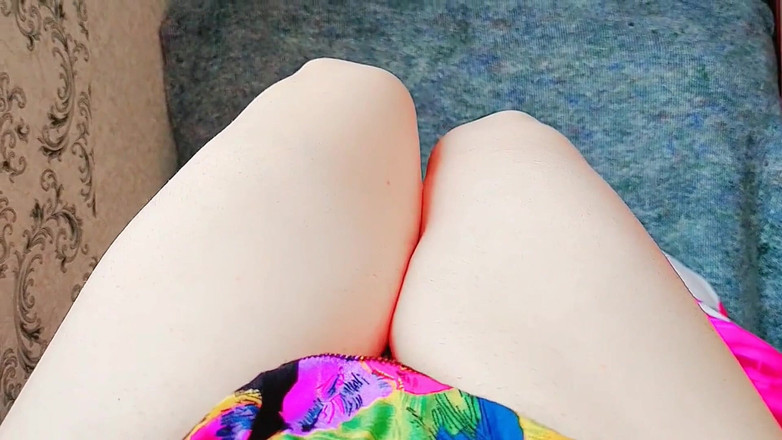 Kitty_Cross: Zlobivá Sissy Sleduje prst přes rty Pomalu