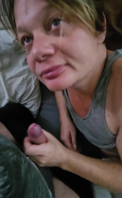 Sofy13: Rychlé kouření, chtěl, aby ho jeho milfka raději pořádně vykouřila