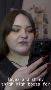 Fabuła: Łączą się w namiętnym pocałunku po uroczym seksie analnym