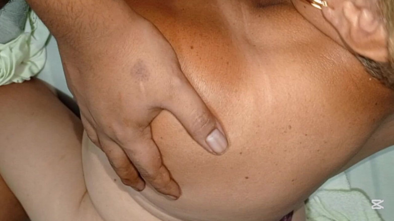 Sofixxx: Esmer kayınvalide ve olgun üvey anne yarak emiyor derlemesi