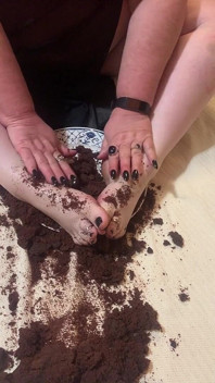 Feet Feet Feet in the Cake