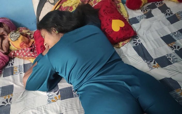 Vaigavarun45: Гаряча сексуальна сучасна дружина трахається в ліжку з її другом-хлопцем