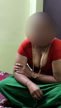 Desi Aunty After Fucking Resting & Eating Snacks & Icecream Spill Sucked on Breast