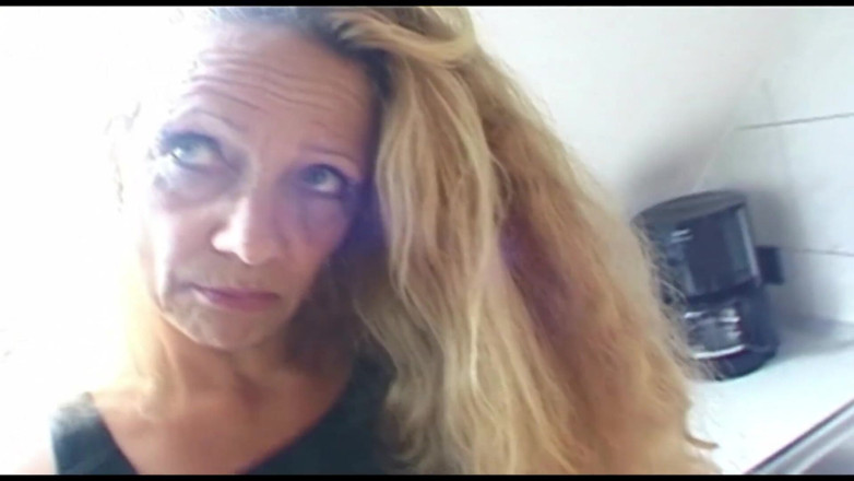 Videos Francaises: Cock Sucking Lady From France Pleasing Lucky Dude