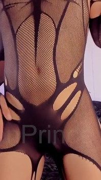 Femboy Ken se costumează în curvă și se joacă doar cu verca lui în colanți