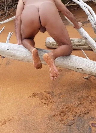 Ladysilvas: Ladysilva समुद्र तट पर नग्न होकर आओ मेरी हॉट गांड चोदो