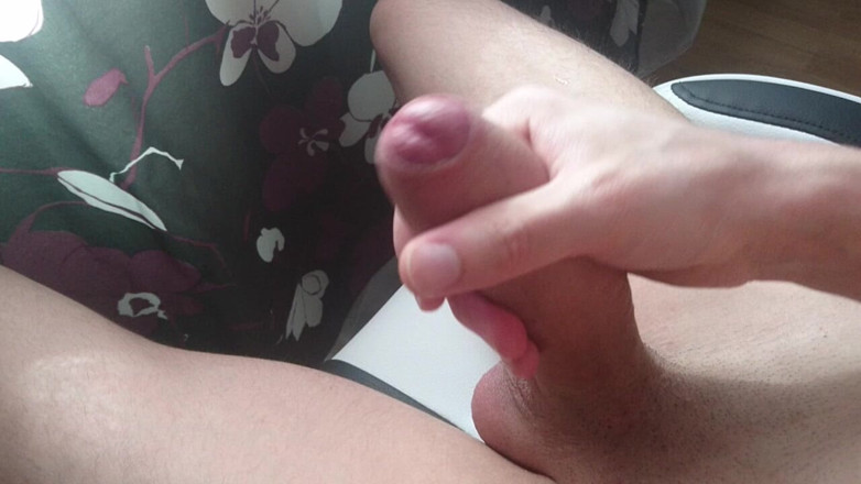 Matthew hotty: Jerking off and Cumming by the Window on the Chair -...