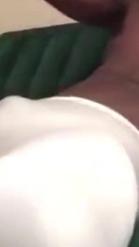 Підстрибую мій великий чорний член, дражнить запит фаната