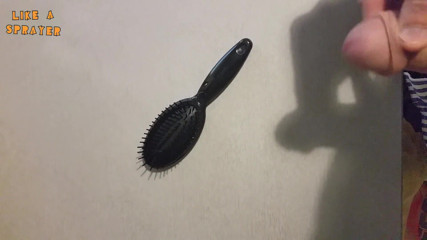 Like a sprayer: Masturbación con la mano y corrida en un haribrush
