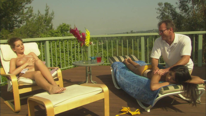 Radical Lesbian: Sexo al aire libre con lesbianas calientes