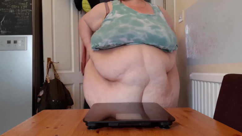 SSBBWLadyBrads: Let's weigh this massive belly of mine