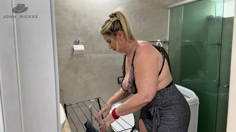 Tiffany Montavani: MILF with Her Sexual Fantasy Smelling the Boy's Underwear