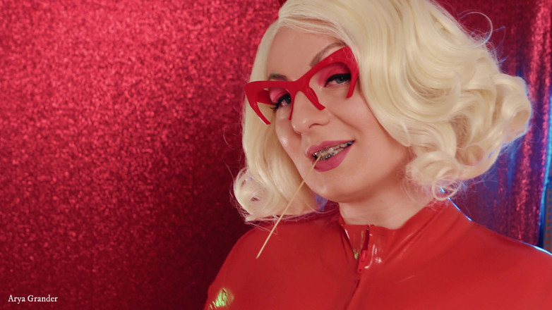 Arya Grander: Food fetish: eating video latex blonde girl