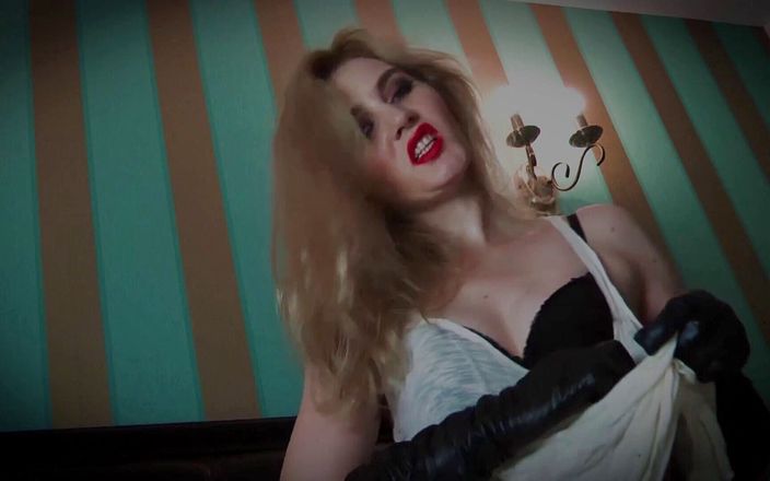 Goddess Celine: あなたの頭を潰す前に彼女のタイツの間