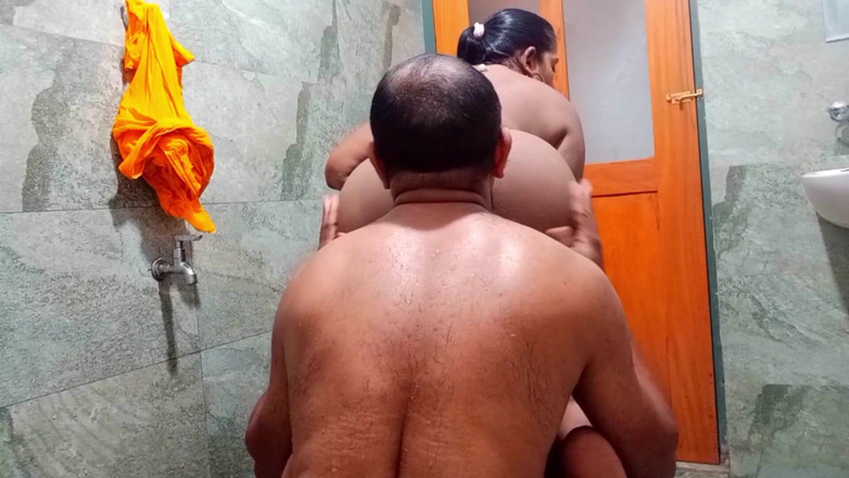Naughty Jaanu: Hintli desi tanrıça yalamak için köle buldu, göt deliğini ve...