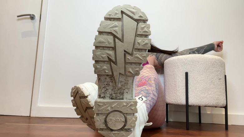 Miss Valentina: Trening brudnych dziwaków trampek