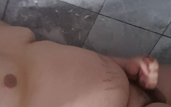 Dustins: Chico lejano masturbándose en la ducha