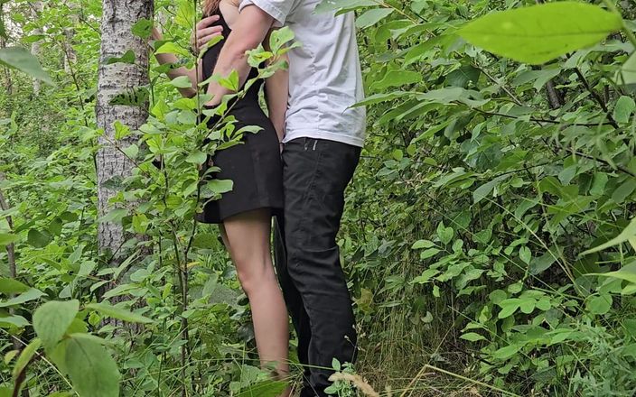 Ohseehere: Cewek sange ini buru-buru di hutan sampai berujung