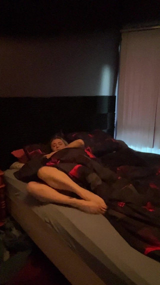 Secret cindy: Surprinsă masturbându-se pe cameră