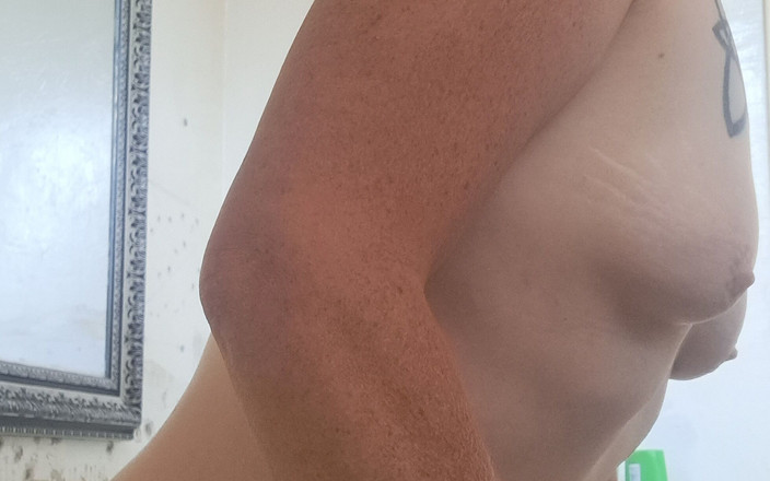 ZenitheBloodRose: 浴缸里的小妞