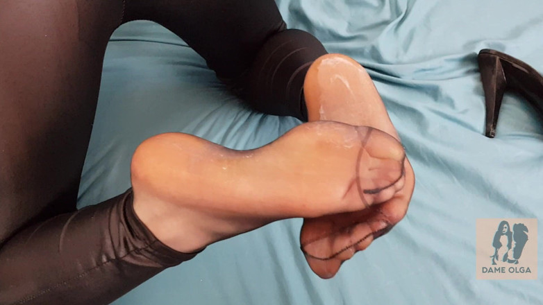 Dame Olga: Nylon Footjob in Wet Look Leggings &amp; Black Pantyhose - Dame Olga 1080p (048b)