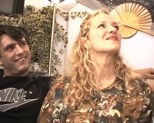 BB Video - Old School: Немецкую милфу-блондинку с большими натуральными сиськами трахнули в любительском видео No2