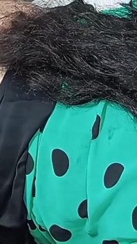 kursi par dost ki bari gand vaali patni ki gand chudaee