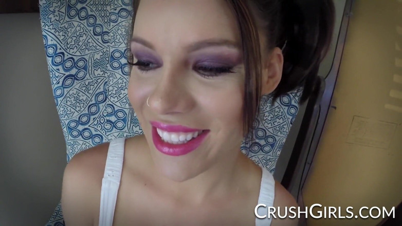 Crush Girls: Peta Jensen kommer att göra vad hon vill för att...