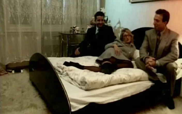 Filles Francaises: Classy Blondie From France Got Double Penetrated