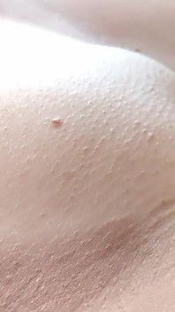 Natte kut 18-jarig meisje close-up met sperma op cunty