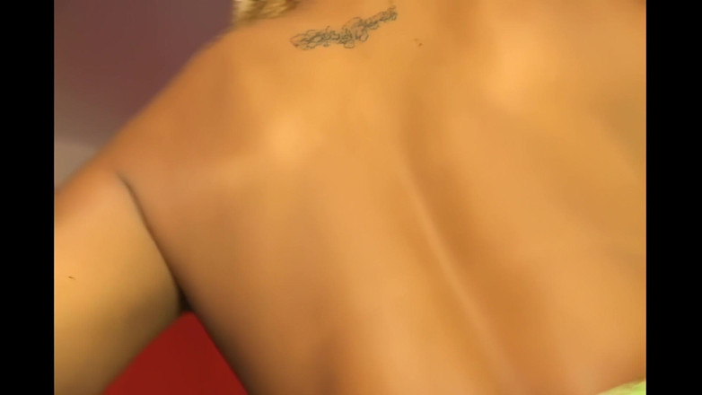 The Lesbians Megastore: 女同接吻变成了舔阴