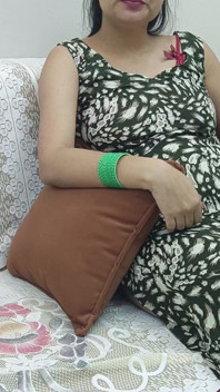Remaja India Sara 18 tahun solo di sofa